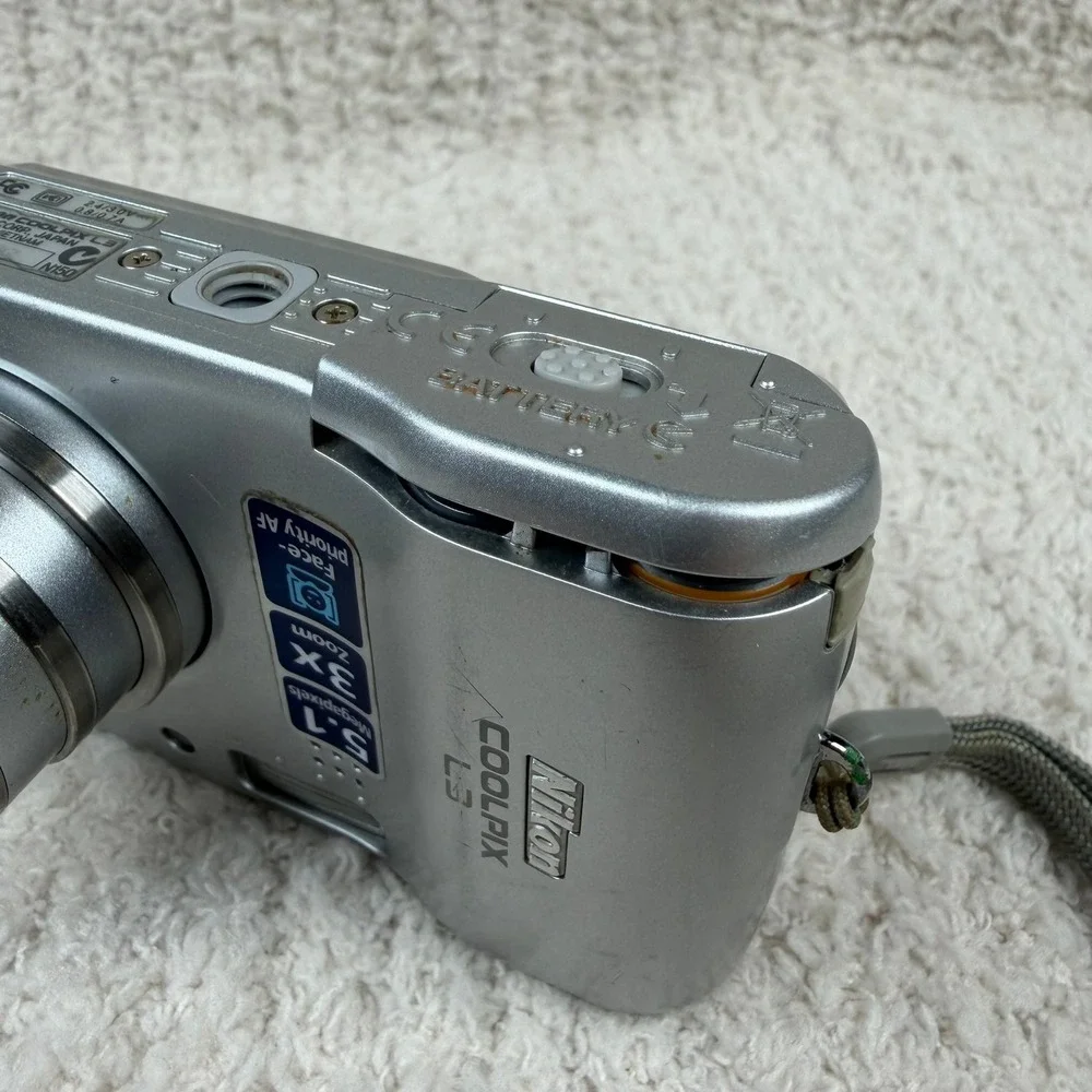 Nikon Coolpix L3 Silver 5.1MP 3x Optical Zoom Vintage Digital Camera Y2K READ